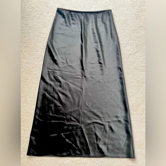 satain skirt - Picture 1 of 5